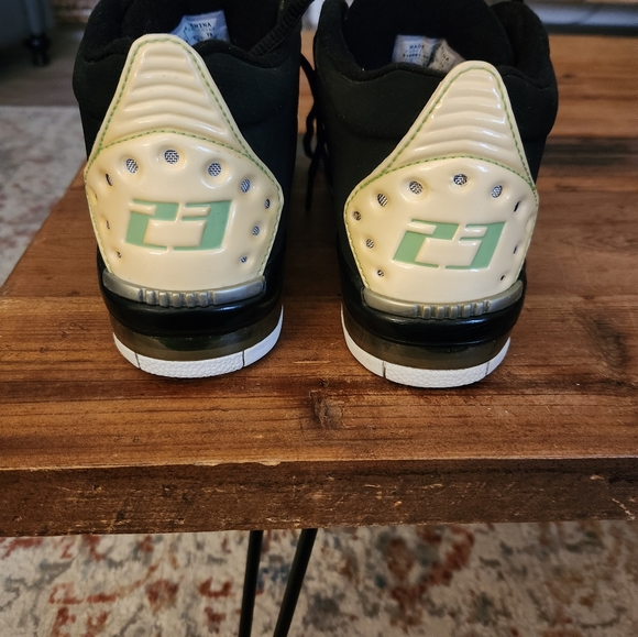 Jordans 23 youth size5.5 - Picture 3 of 6